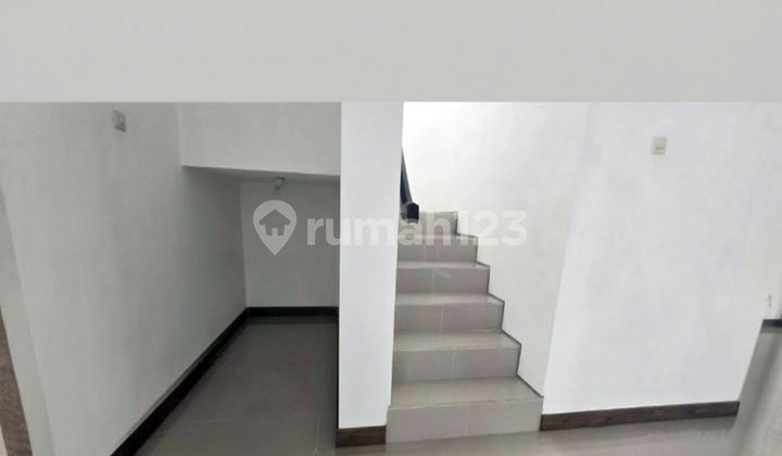 Minimalist House Royal Residence 2