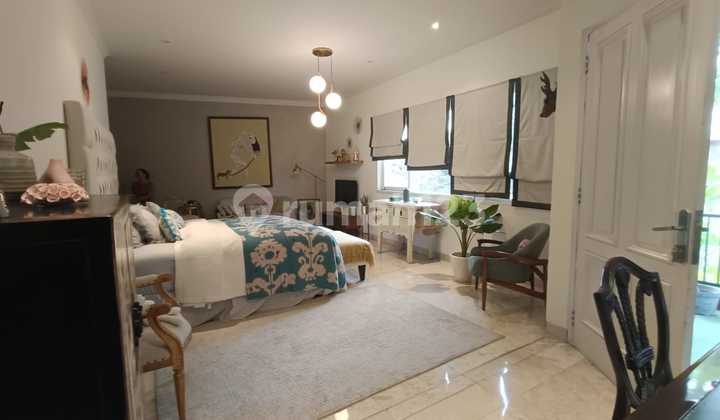 Rumah minimalis furnish ada kolam renang kebayoran pakubuwono 1
