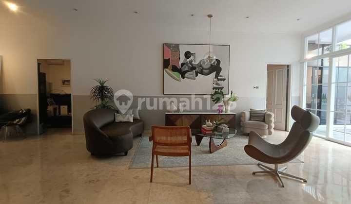 Rumah minimalis furnish ada kolam renang kebayoran pakubuwono 2