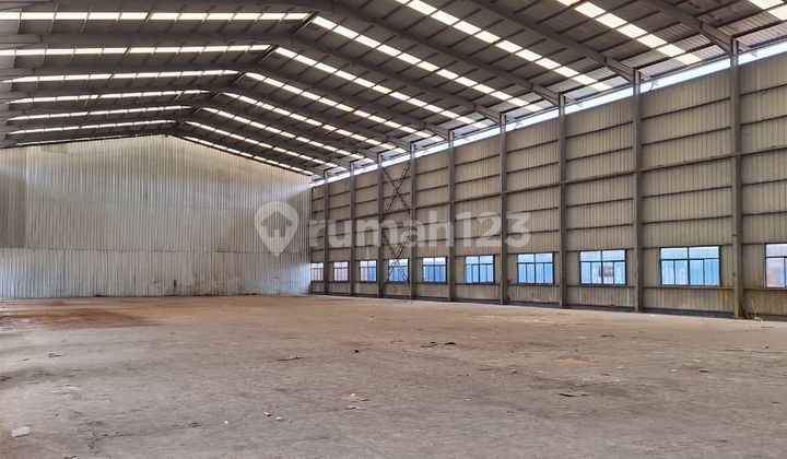 Gudang Pinggir Jalan Tol Cikampek Bekasi Dekat Kota Legenda