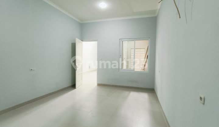 Rumah Baru Pulomas Siap Pakai Bebas Banjir