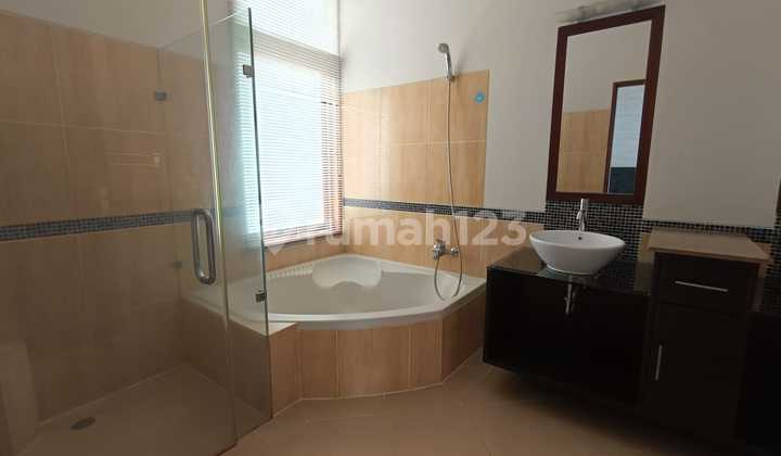 Furnished house with swimming pool Kebagusan TB Simatupang Furnished house with swimming pool Kebagusan TB Simatupang