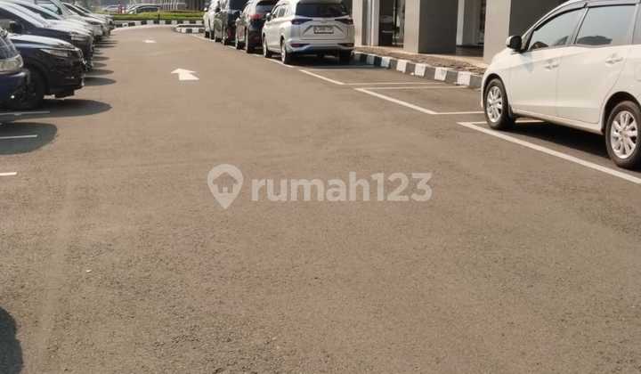 Ruko gandeng hadap jalan raya Boulevard Mall of Indonesia Kelapa Gading