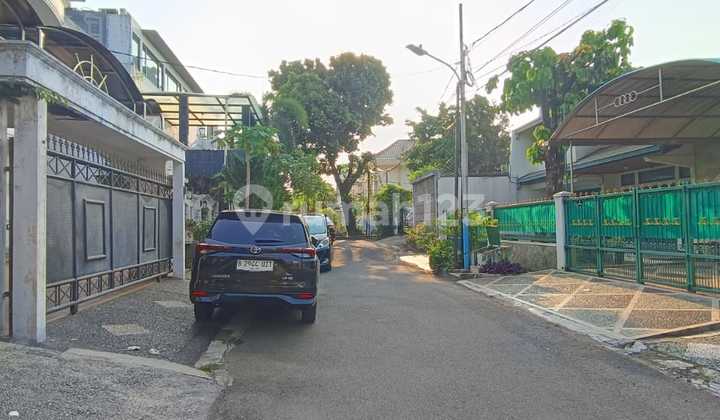 Tanah bebas banjir sudah diurug tinggi pulomas 