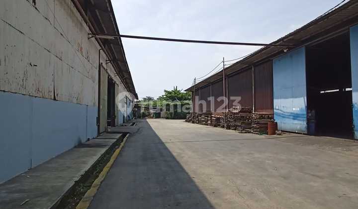 Warehouse on Bekasi Main Road Near Pulogadung and Kelapa Gading Warehouse on Bekasi Main Road Near Pulogadung and Kelapa Gading