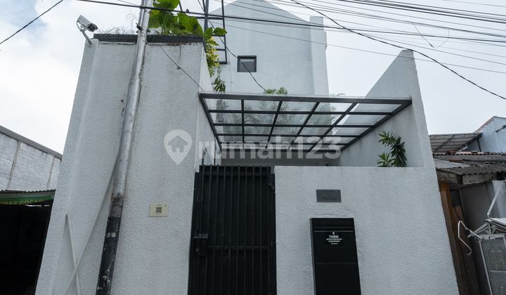 Minimalist type ready-to-use boarding house in Meruya Kembangan with 100% occupancy. 2