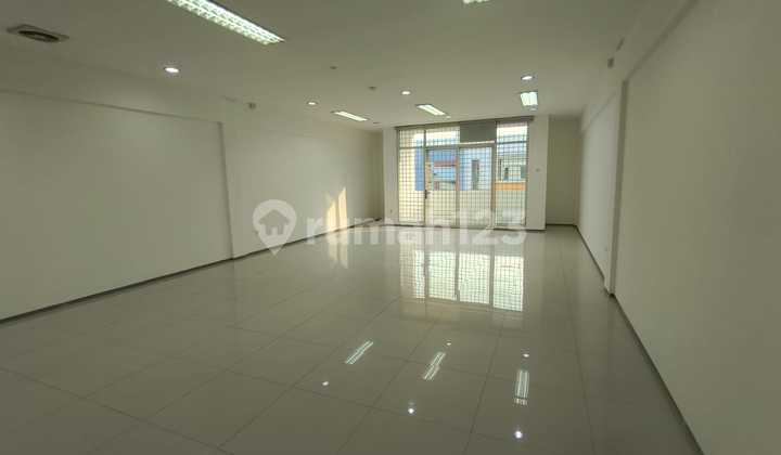 Ruko Kirana Boutique Office Kelapa Gading kondisi rapih siap pakai