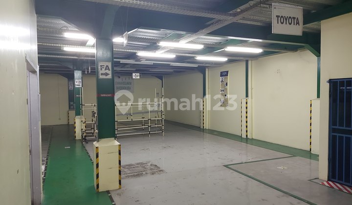 Bizpark warehouse in Penggilingan Pulogadung already has an office and can accommodate containers.