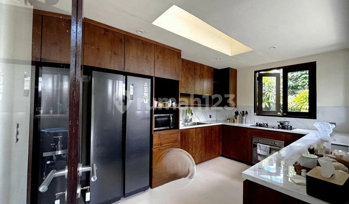 Rumah ada kolam renang dekat ke pantai padang galak sanur bali 2