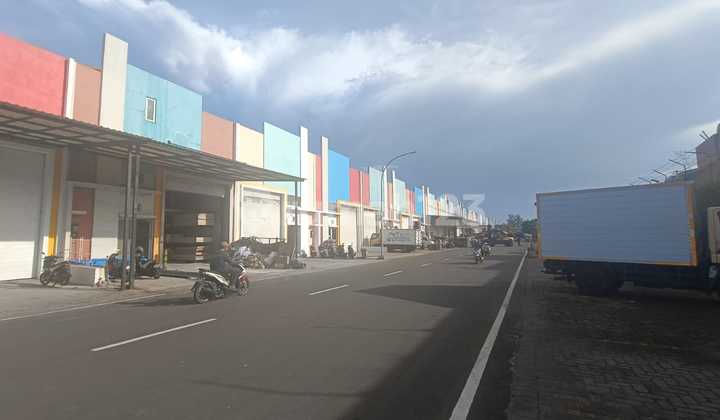 Gudang siap pakai ada kantor dan crane daan mogot Gudang siap pakai ada kantor dan crane daan mogot