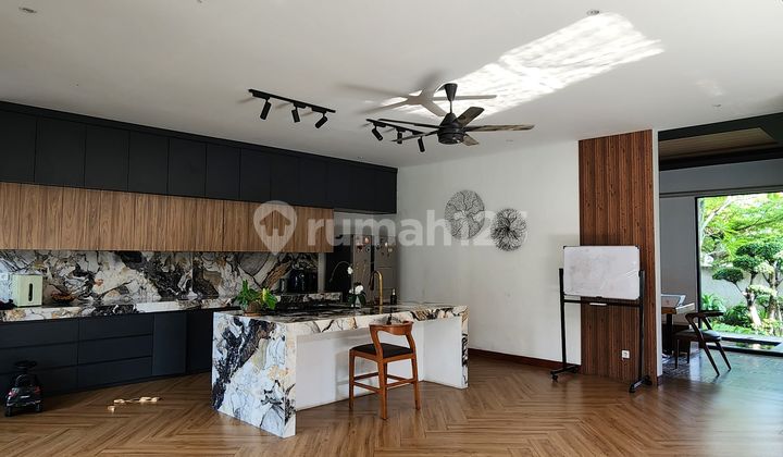 Rumah mewah Cinere Villa Delima Lebak Bulus ada kolam renang 2