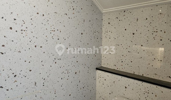 FOR SALE – Rumah Mewah Brand New di Taman Villa Meruya, Jakarta Barat 2