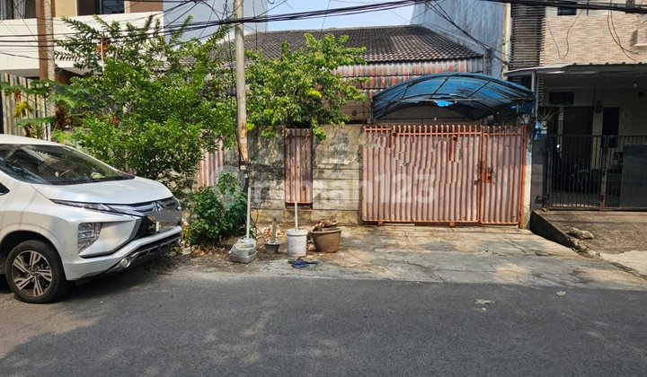 Jual Rumah 1,5 Lantai Jalan Mobil Lega Area Tanjung Duren