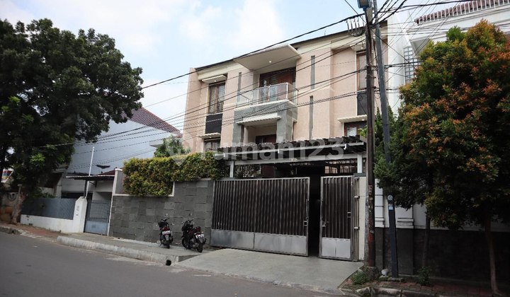 FOR SALE – Rumah Mewah 3 Lantai di Tanjung Duren Raya, Jakarta Barat 2