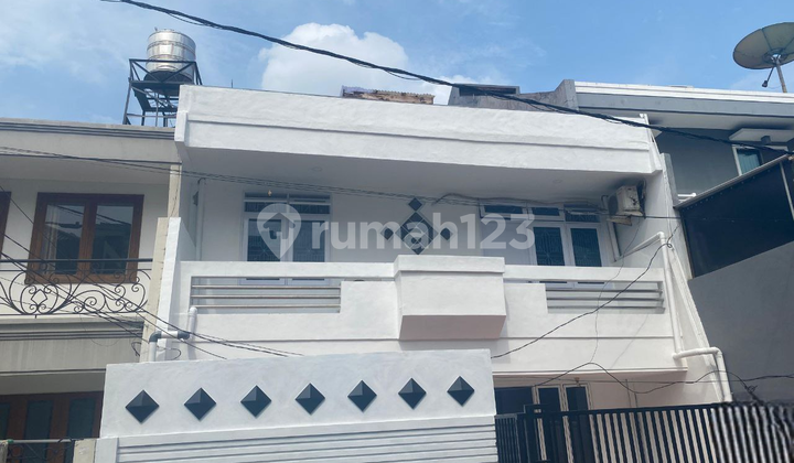 FOR SALE – 3-Story House in Green Ville Complex, West Jakarta FOR SALE – 3-Story House in Green Ville Complex, West Jakarta