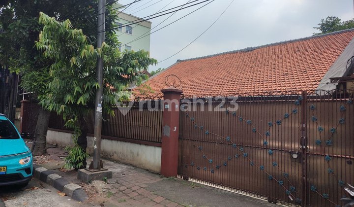 FOR SALE – Rumah Mewah di Jalan Raya K.H. Abdullah Syafei, Tebet, Jakarta Selatan