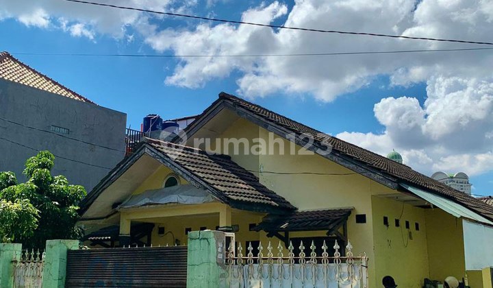FOR SALE – Rumah Hitung Tanah di Simprug, Jakarta Selatan
