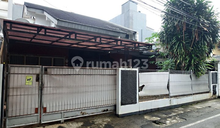 FOR SALE – Land-Sized House in Premium Location Ciomas, Kebayoran Baru – South Jakarta