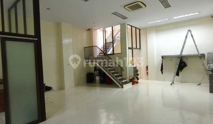 Dijual Rumah 3 Lantai Bebas Banjir di Permata Buana, Jakarta Barat 2