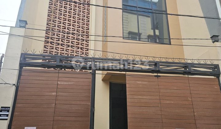 FOR SALE – Rumah 3,5 Lantai Siap Nego di Tambora, Jakarta Barat 1