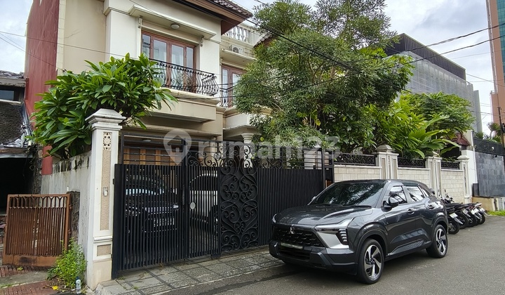 Dijual Rumah Klasik Tropis Eksklusif Area Slipi, Jakarta Barat Dijual Rumah Klasik Tropis Eksklusif Area Slipi, Jakarta Barat