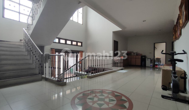 FOR SALE – 2.5 Story Corner House in Gajah Mada Area, West Jakarta 2