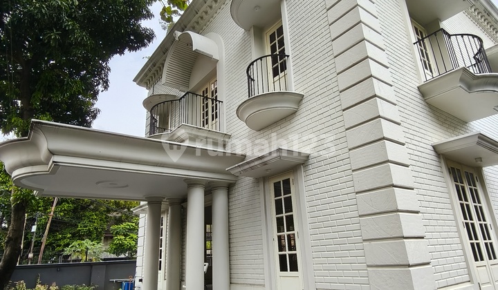 Jual Rumah Hoek Mewah 3 Lantai Area Tanah Kusir Pondok Indah, Jakarta Selatan