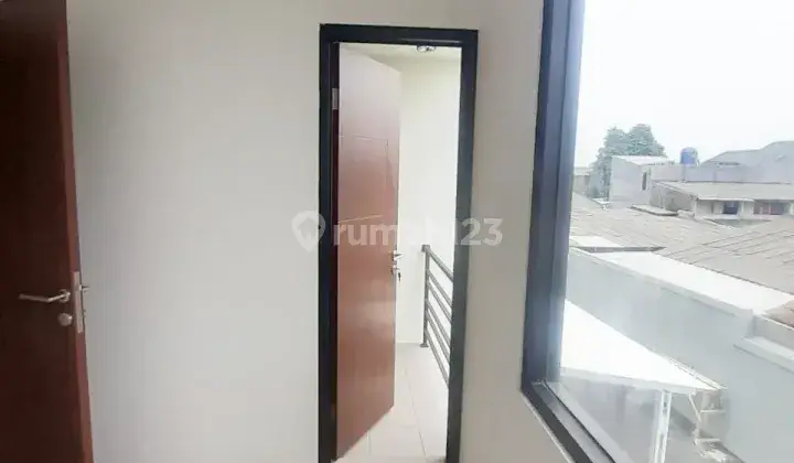 Rumah 2,5 Lantai dg Rooftop Lokasi Pondok Ranji Bintaro Free Biaya2 5