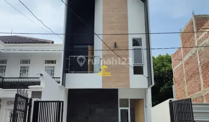 Rumah Skandinavia 3 Lantai Akses Jalan Lebar dekat Akses Tol  1