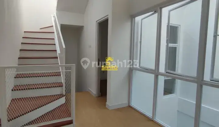 Rumah Skandinavia 3 Lantai Akses Jalan Lebar dekat Akses Tol  4
