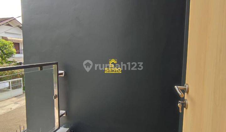 Rumah Skandinavia 3 Lantai Akses Jalan Lebar dekat Akses Tol  7