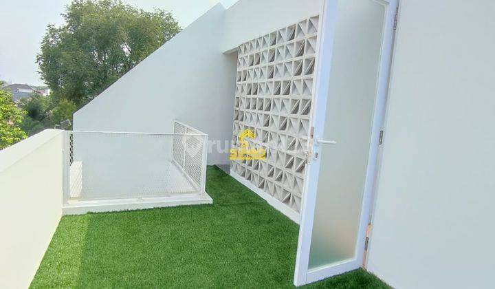 Rumah Skandinavia 3 Lantai Akses Jalan Lebar dekat Akses Tol  9