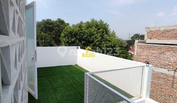 Rumah Skandinavia 3 Lantai Akses Jalan Lebar dekat Akses Tol  10
