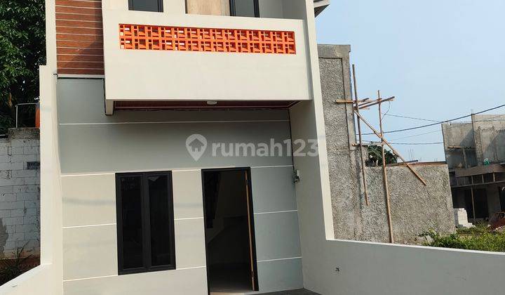 Rumah Siap Huni 2 Lantai dekat Akses Tol Graha Raya Bintaro 2