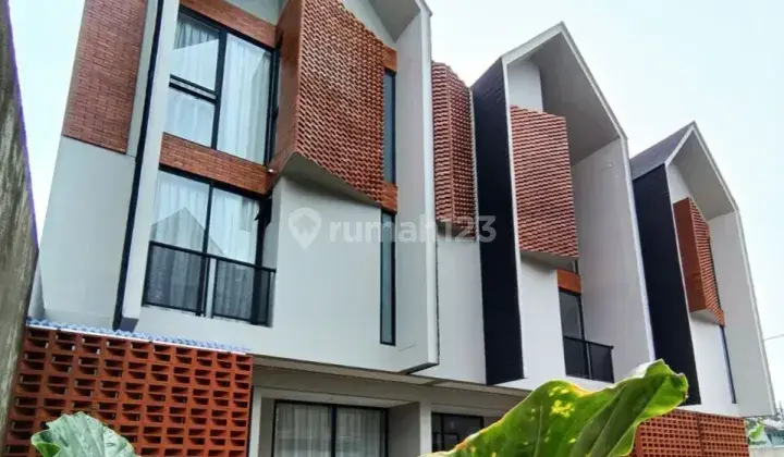 Rumah 3 Lantai Skandinavia area Bintaro Lokasi Strategis 1