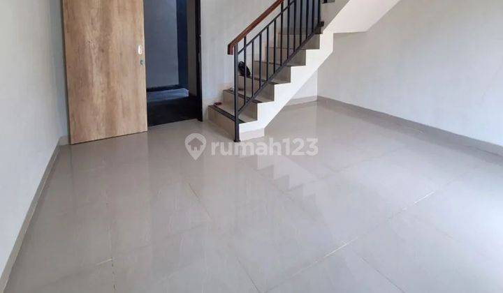 Rumah 2 Lantai Siap Huni dekat Graha Raya Bintaro Harga Ekonomis 2