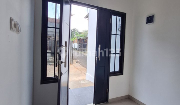 Rumah Cluster 2 Lt Konsep Classic Harga Ekonomis di Cijantung 2