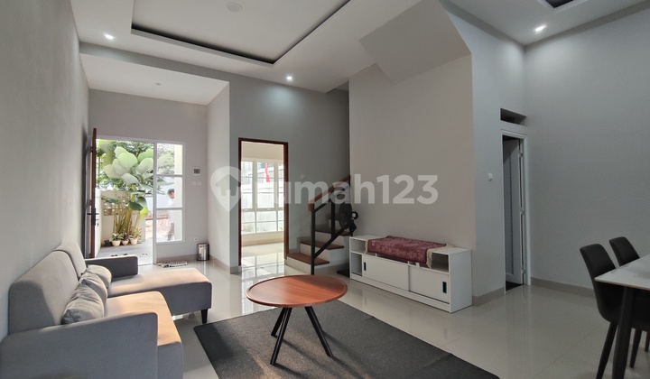 Ready-to-Occupy 2-Story House, Spacious Land and Building, Villa Vibes, Close to South Jakarta. 2