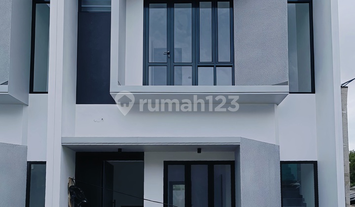 Modern House Ready to Occupy Spacious Building Economical Price Near Bintaro 2