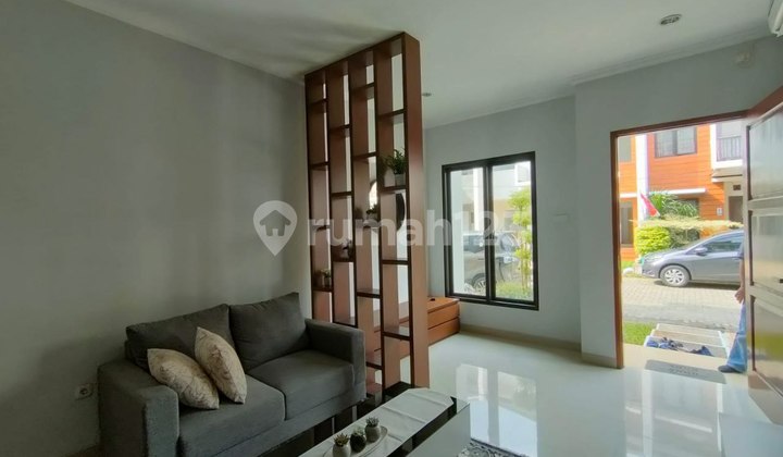 Rumah 2 Lt Siap Huni Bonus Furnish Tembok Bata Merah di Cirendeu 2