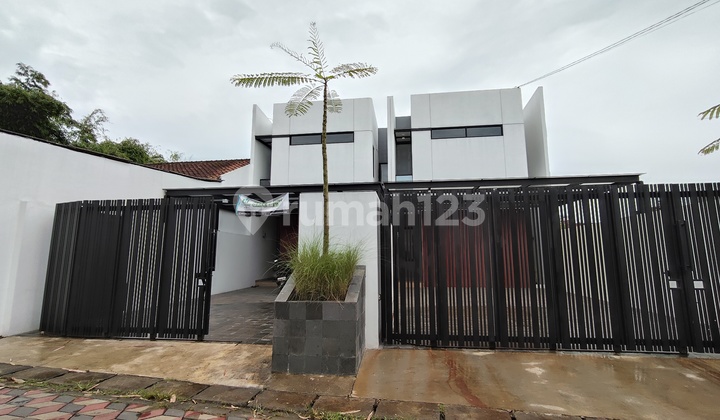 Industrialist's House Ready to Occupy with Extensive Land, 20 Minutes to MRT Lebak Bulus