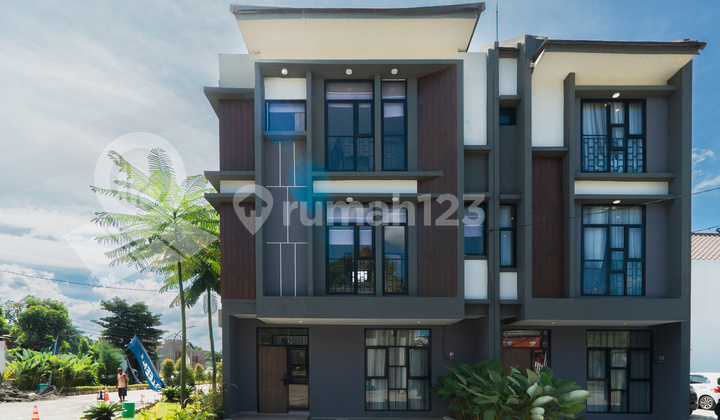 Rumah Baru Modern 3 Lantai Konsep Rumah Tumbuh Di Pusat Kota 1
