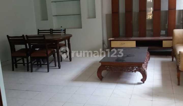 Rumah 2 Lantai Siap Huni Semi Furnished di Perumahan Legenda Wisata, Jakarta Timur 1