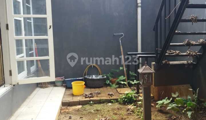 Rumah 2 Lantai Siap Huni Semi Furnished di Perumahan Legenda Wisata, Jakarta Timur 6