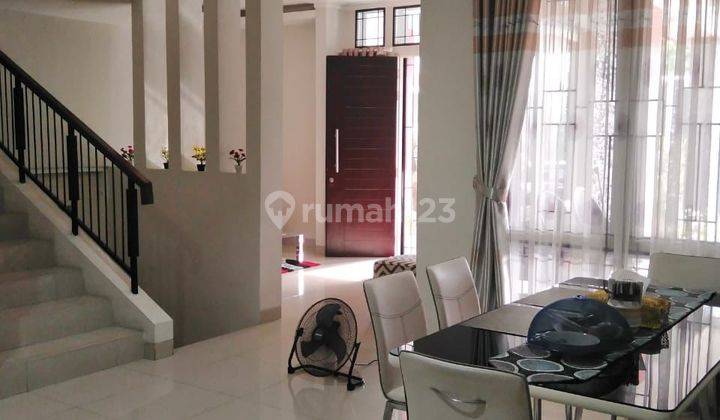 Rumah 2 Lantai Siap Huni Yang Nyaman Dan Strategis , Sangat Cocok Untuk Hunian  1