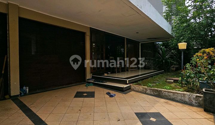 For Sale in Kebayoran Baru, Inside a Complex. Located on Jl. Darnawabfsa Area.