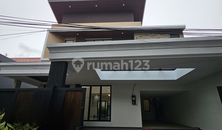Dijual Murah Rumah 100% Brand New di Area Radio Dalam, Kebayoran Baru. Luas Tanah 307M Hanya Rp 11 M Nego