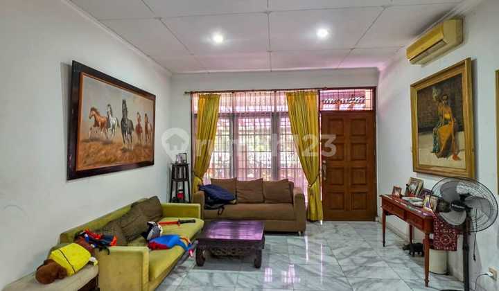 Dijual Murah Rumah di Kebayoran Baru. Lingkungan Seperti Komplek(Gated) . Jalan Lebar dan Tenang. Luas.293m Rp 15 M (Rp 51.1Jt/M Nego) 2