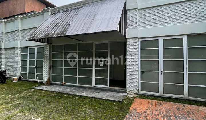 Cheap Sale of Old House in Jl. Senjaya Area - Selong Village, Kebayoran Baru. Best Location in South Jakarta. Area 669M Only Rp 115Million/M2 or Rp. 76.9 Billion 1