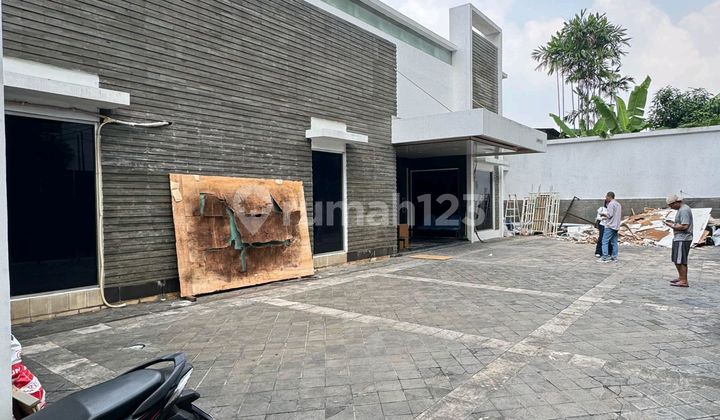 For Sale in Kebayoran Baru, Roadside. Selling Below Market Value, Super Cheap. Area 620m, Market Value IDR 30 Billion. Selling for Only IDR 25 Billion. Great Commercial Area for Business. For Sale in Kebayoran Baru, Roadside. Selling Below Market Value, Super Cheap. Area 620m, Market Value IDR 30 Billion. Selling for Only IDR 25 Billion. Great Commercial Area for Business.